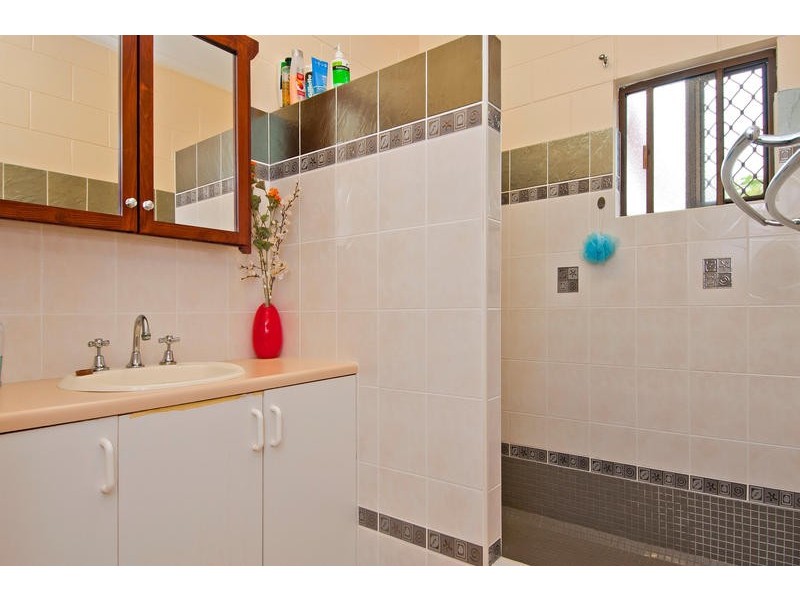 6 Hayley Close, Woree QLD 4868