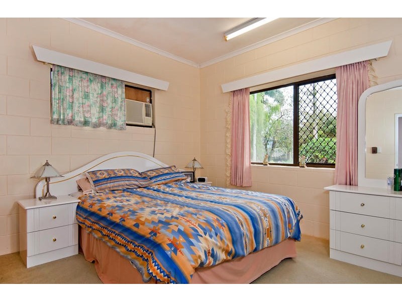 6 Hayley Close, Woree QLD 4868