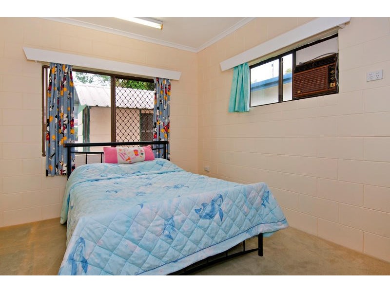 6 Hayley Close, Woree QLD 4868