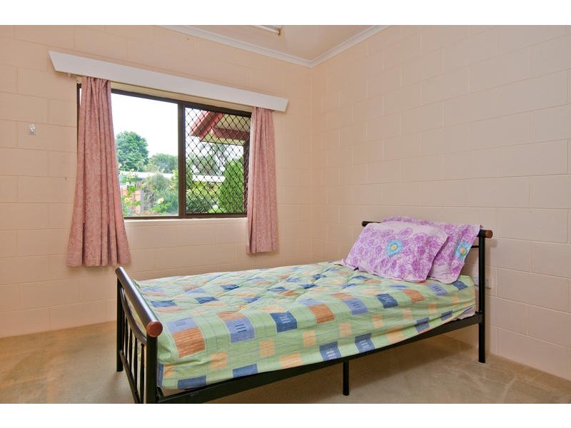 6 Hayley Close, Woree QLD 4868