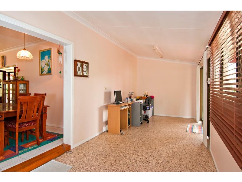 6 Hayley Close, Woree QLD 4868