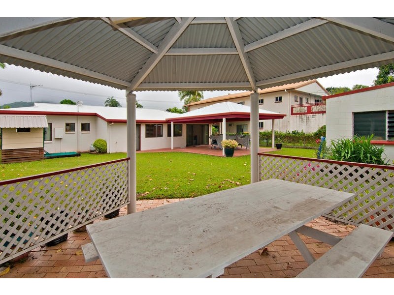 6 Hayley Close, Woree QLD 4868