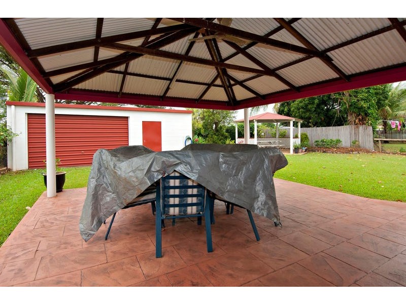 6 Hayley Close, Woree QLD 4868