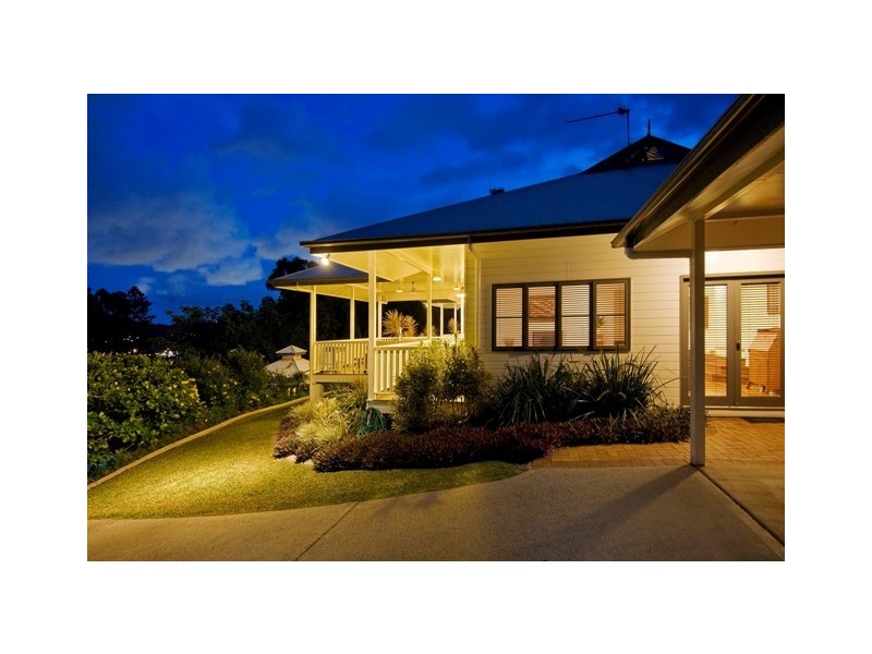 135 Harvey Road, Redlynch QLD 4870