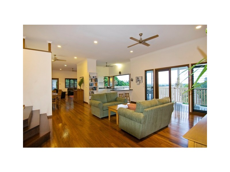 135 Harvey Road, Redlynch QLD 4870