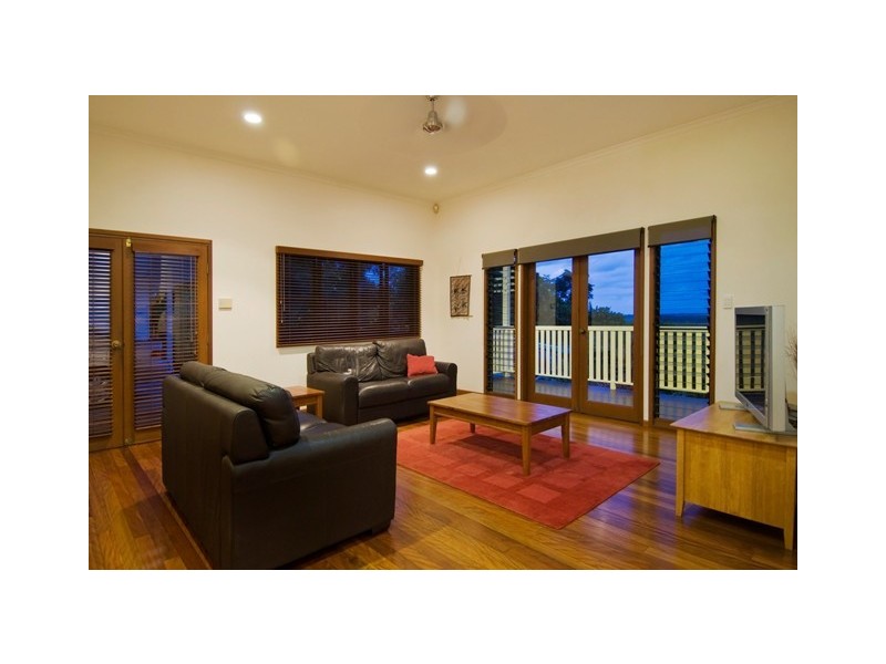 135 Harvey Road, Redlynch QLD 4870