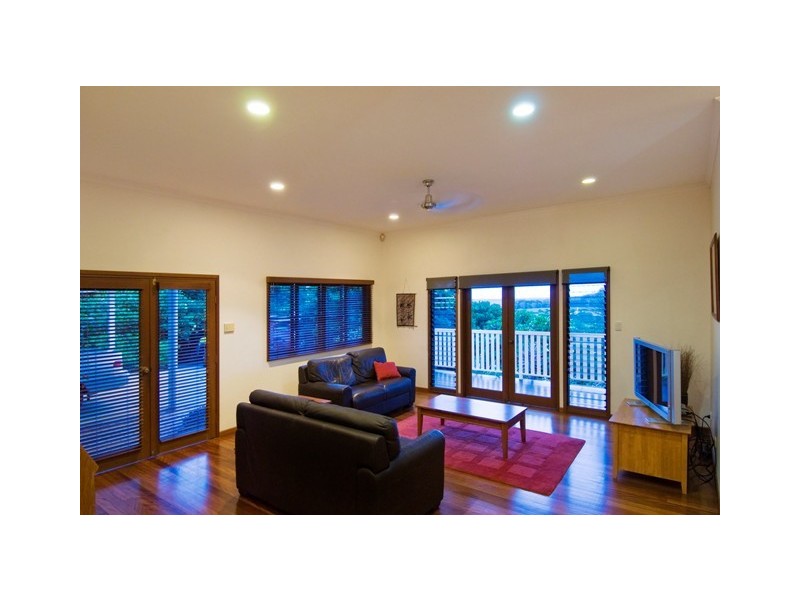 135 Harvey Road, Redlynch QLD 4870