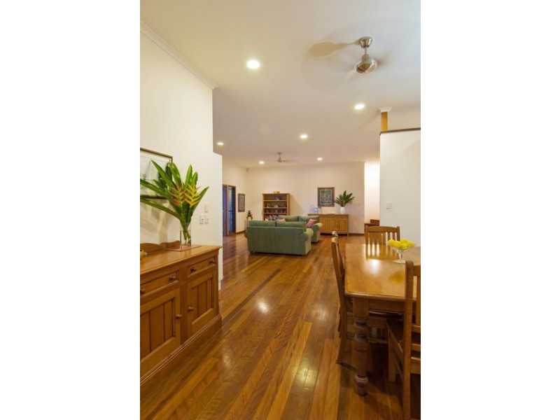 135 Harvey Road, Redlynch QLD 4870