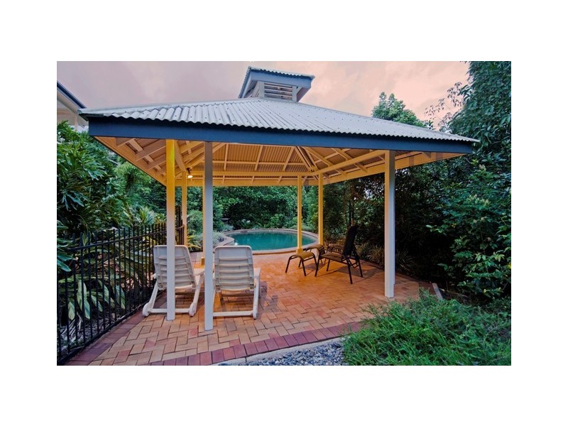 135 Harvey Road, Redlynch QLD 4870