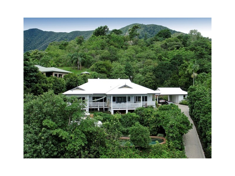 135 Harvey Road, Redlynch QLD 4870