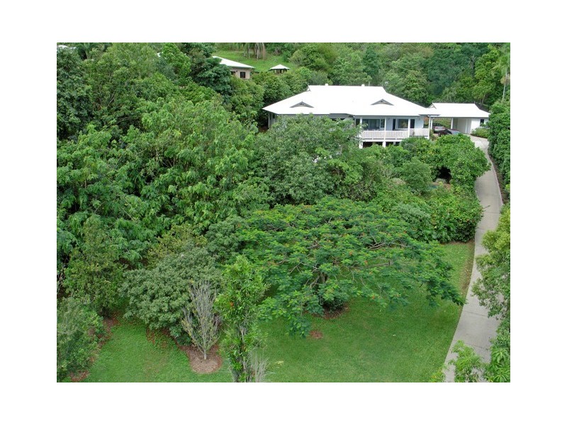 135 Harvey Road, Redlynch QLD 4870