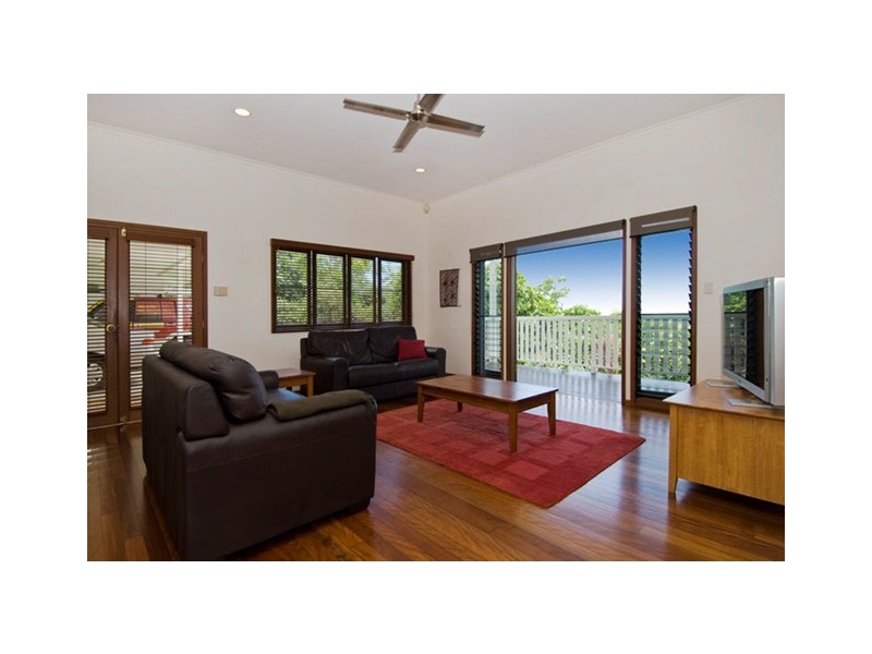 135 Harvey Road, Redlynch QLD 4870