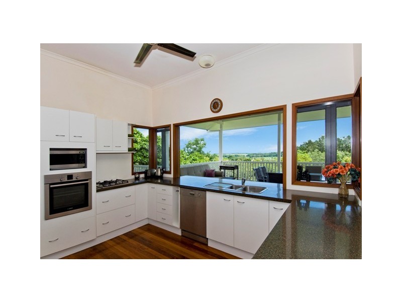 135 Harvey Road, Redlynch QLD 4870