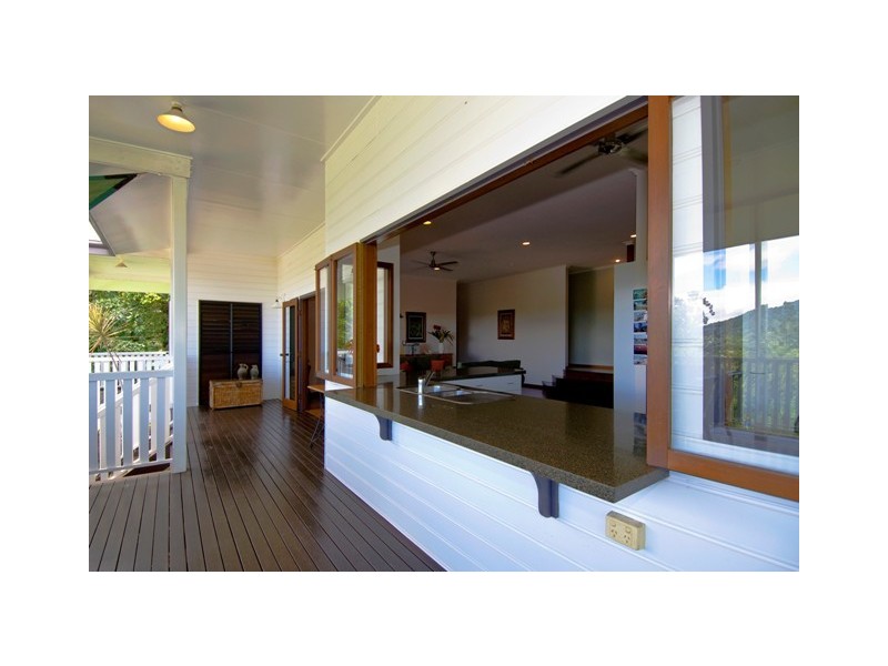 135 Harvey Road, Redlynch QLD 4870