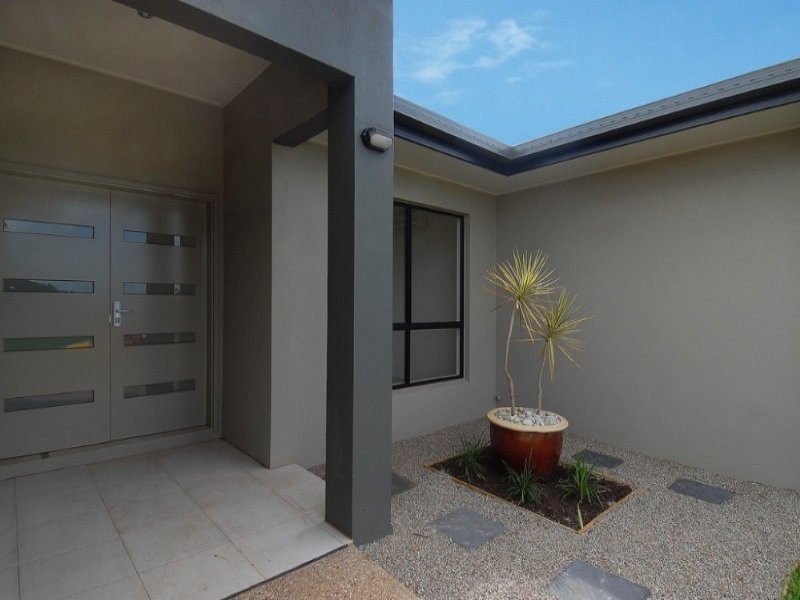 6 Botany Avenue, Redlynch QLD 4870