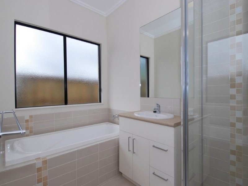 6 Botany Avenue, Redlynch QLD 4870