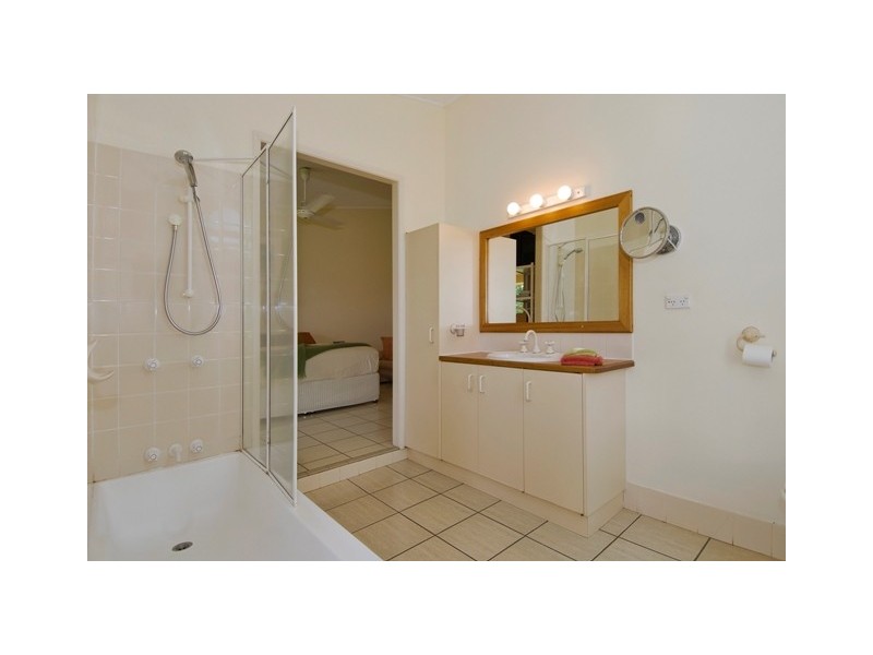 61 Harvey Road, Redlynch QLD 4870