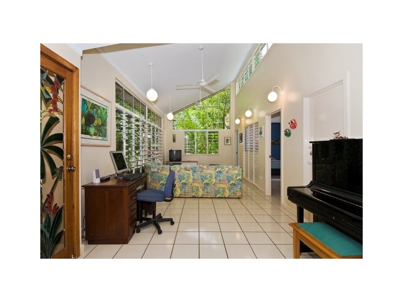 61 Harvey Road, Redlynch QLD 4870
