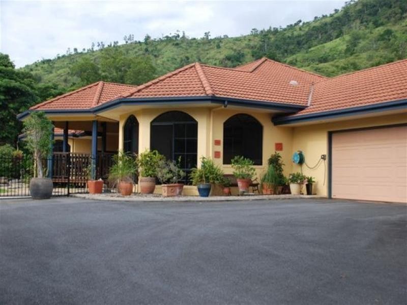 2 Lichen Close, Redlynch QLD 4870