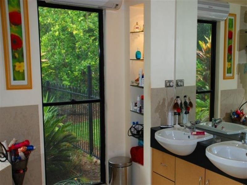 2 Lichen Close, Redlynch QLD 4870
