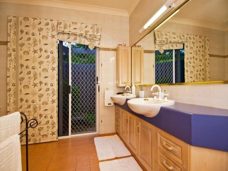 17 Olfersia Court, Mooroobool QLD 4870