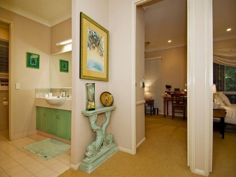 17 Olfersia Court, Mooroobool QLD 4870