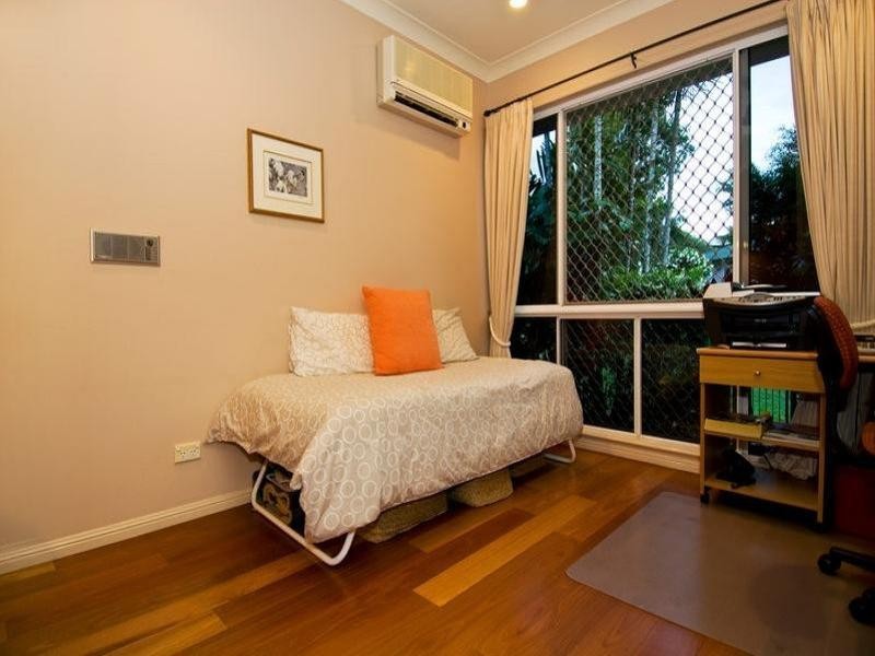 17 Olfersia Court, Mooroobool QLD 4870
