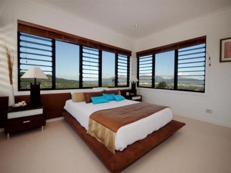8 The Peak, Whitfield QLD 4870