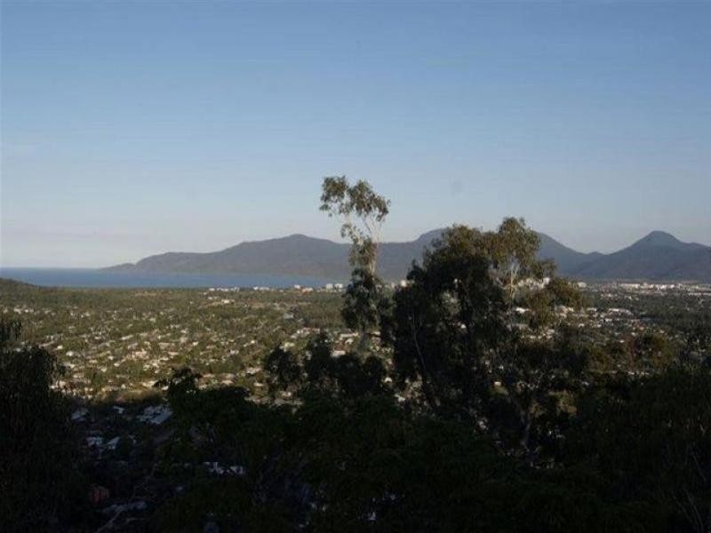 8 The Peak, Whitfield QLD 4870