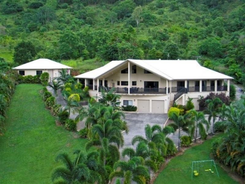 4 Lichen Close, Redlynch QLD 4870