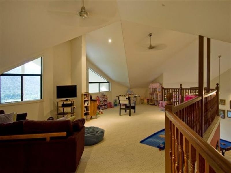 4 Lichen Close, Redlynch QLD 4870