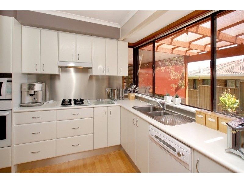 10 Luderitz Close, Hallett Cove SA 5158