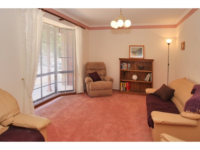 10 Luderitz Close, Hallett Cove SA 5158