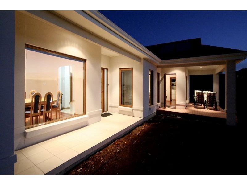 2 Eagle Rise, Darlington SA 5047