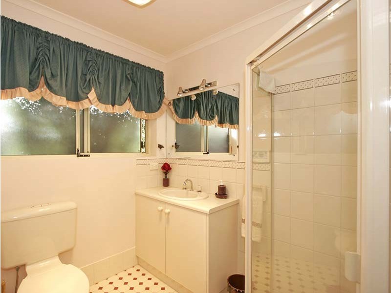 2 Hampton Court, Dover Gardens SA 5048