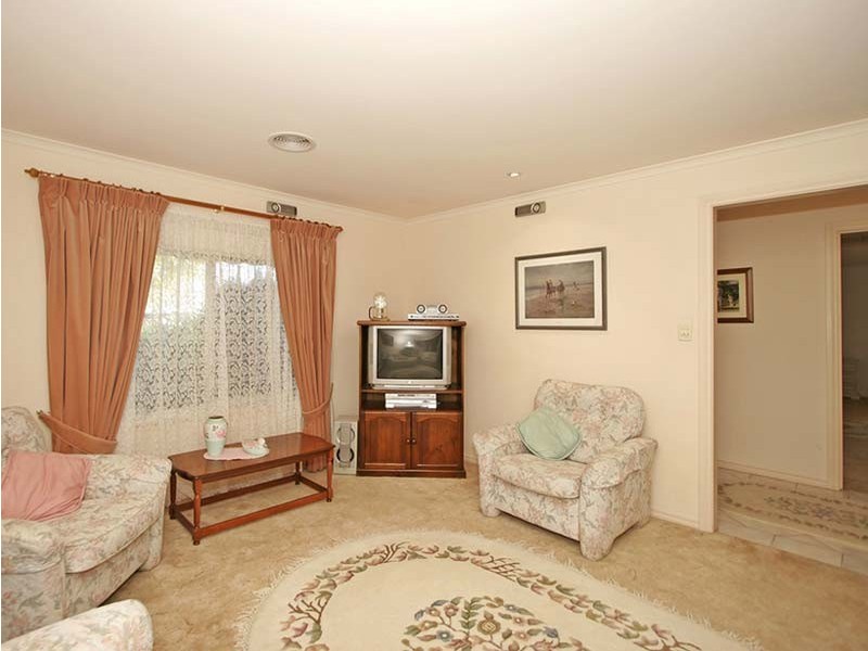 2 Hampton Court, Dover Gardens SA 5048