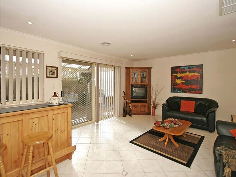 2 Hampton Court, Dover Gardens SA 5048