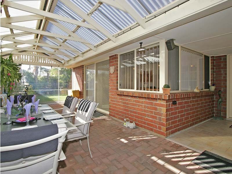 2 Hampton Court, Dover Gardens SA 5048