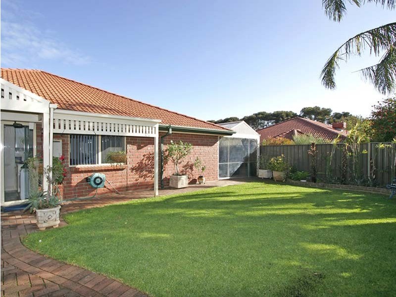 2 Hampton Court, Dover Gardens SA 5048