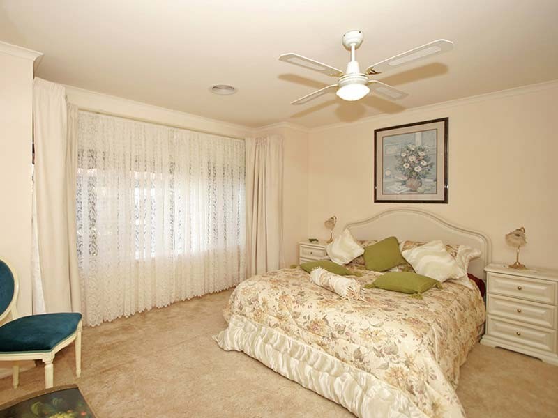 2 Hampton Court, Dover Gardens SA 5048