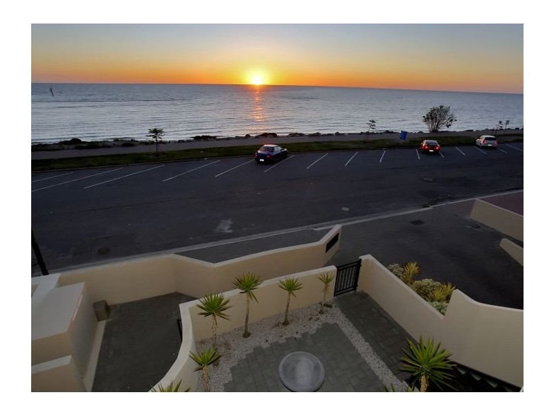 4/7  North Esplanade, Glenelg North SA 5045