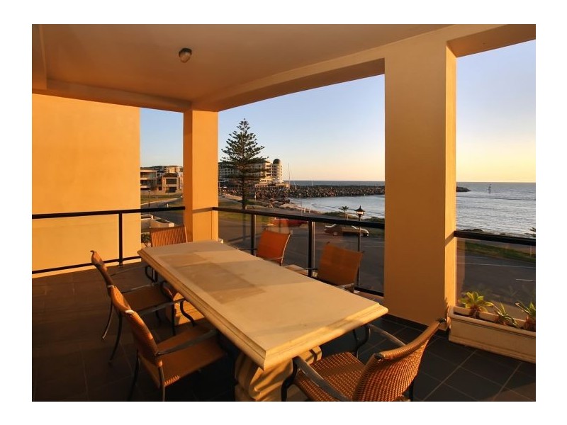 4/7  North Esplanade, Glenelg North SA 5045
