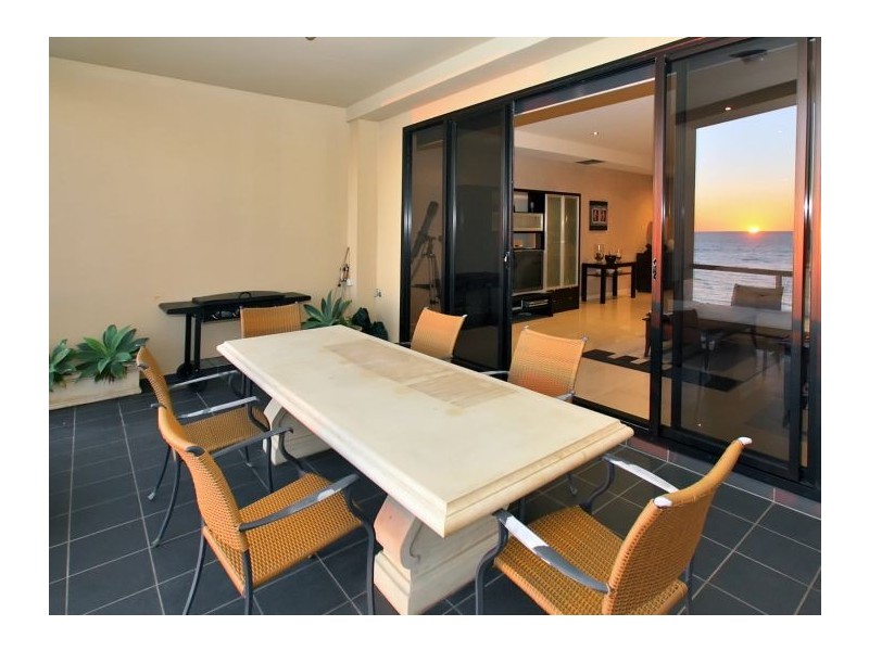 4/7  North Esplanade, Glenelg North SA 5045