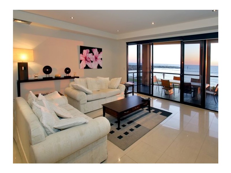 4/7  North Esplanade, Glenelg North SA 5045