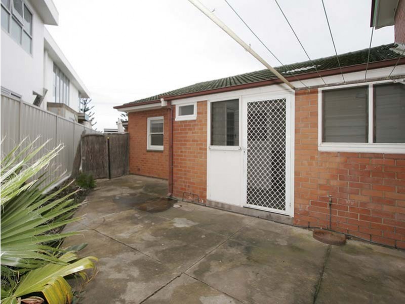 2/37  Adelphi Crescent, Glenelg North SA 5045