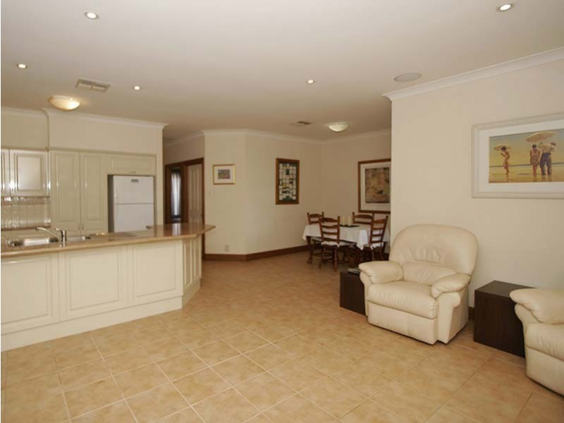 1b  Francis Avenue, Glengowrie SA 5044