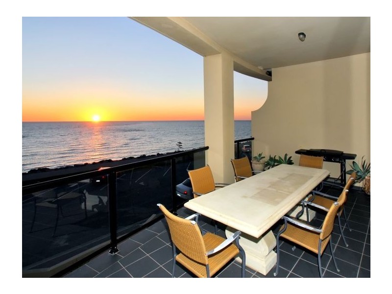 4/7  North Esplanade, Glenelg North SA 5045