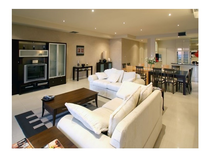 4/7  North Esplanade, Glenelg North SA 5045