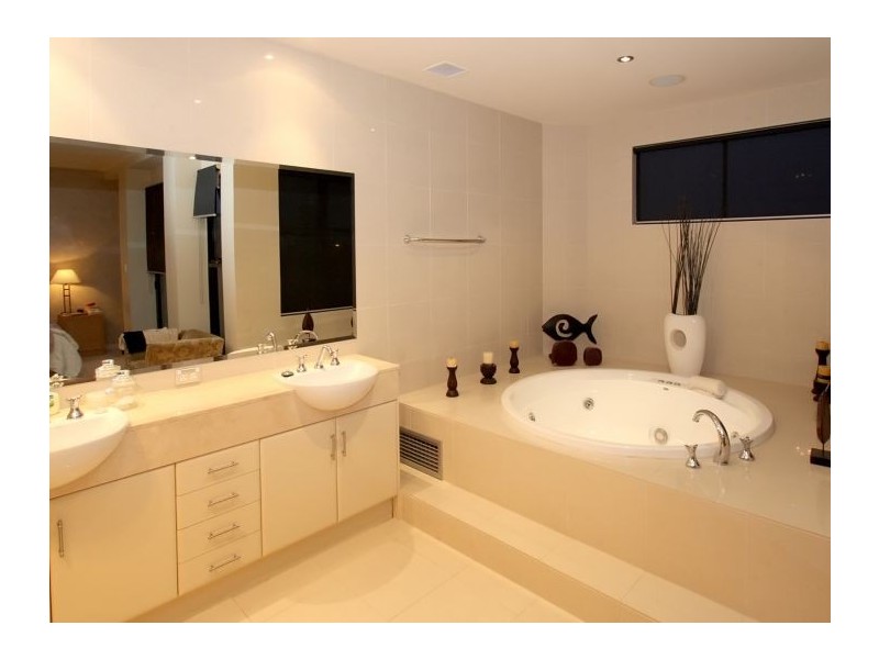 4/7  North Esplanade, Glenelg North SA 5045