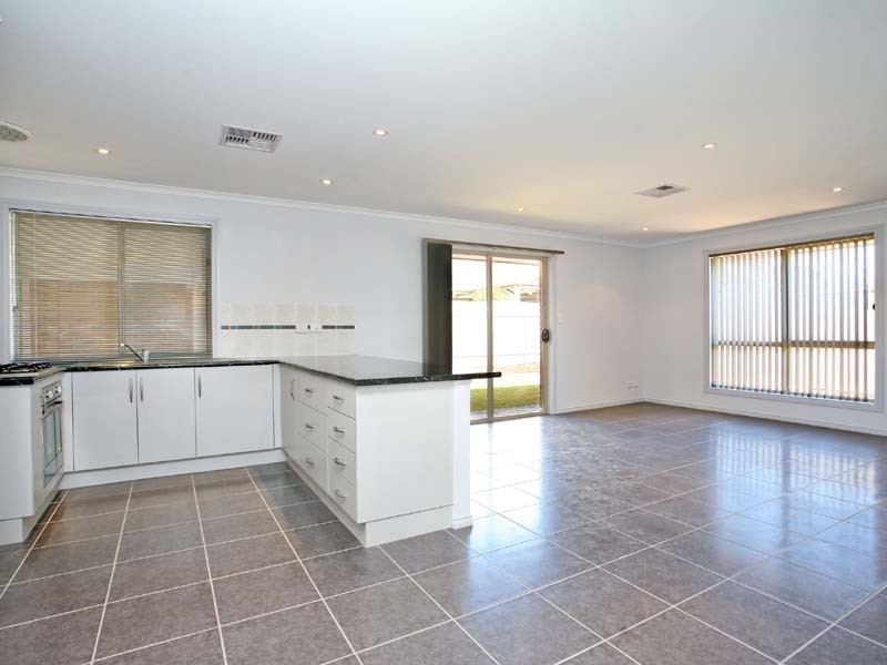 6  Glamis Avenue, Seacombe Gardens SA 5047